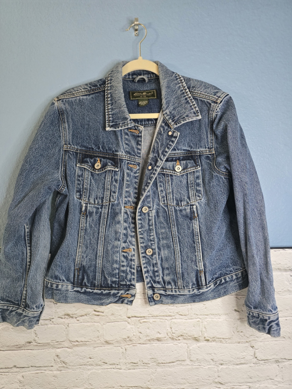 Eddie Bauer Medium Blue Denim Trucker Jacket Sz MP